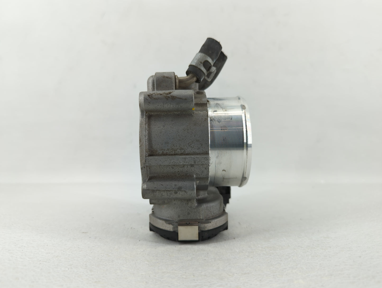 2015-2019 Hyundai Sonata Throttle Body P/N:35100-2G600 Fits Fits 2015 2016 2017 2018 2019 2020 2021 OEM Used Auto Parts - Oe