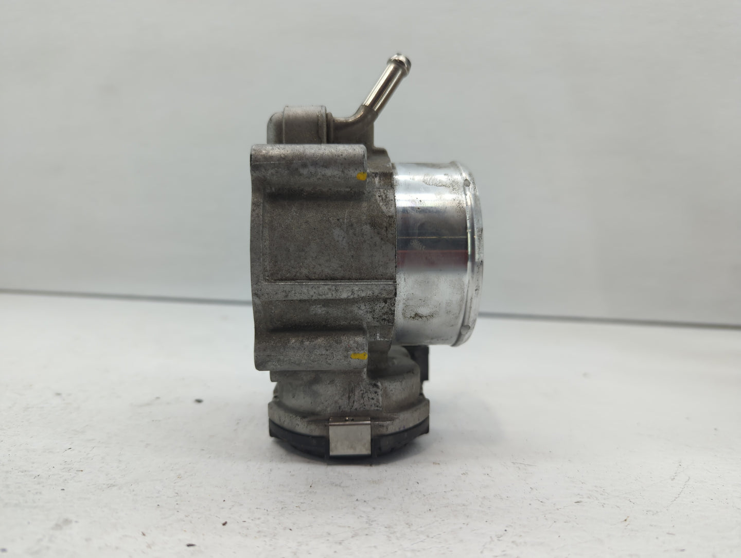 2015-2019 Hyundai Sonata Throttle Body P/N:35100-2G600 Fits Fits 2015 2016 2017 2018 2019 2020 2021 OEM Used Auto Parts - Oe
