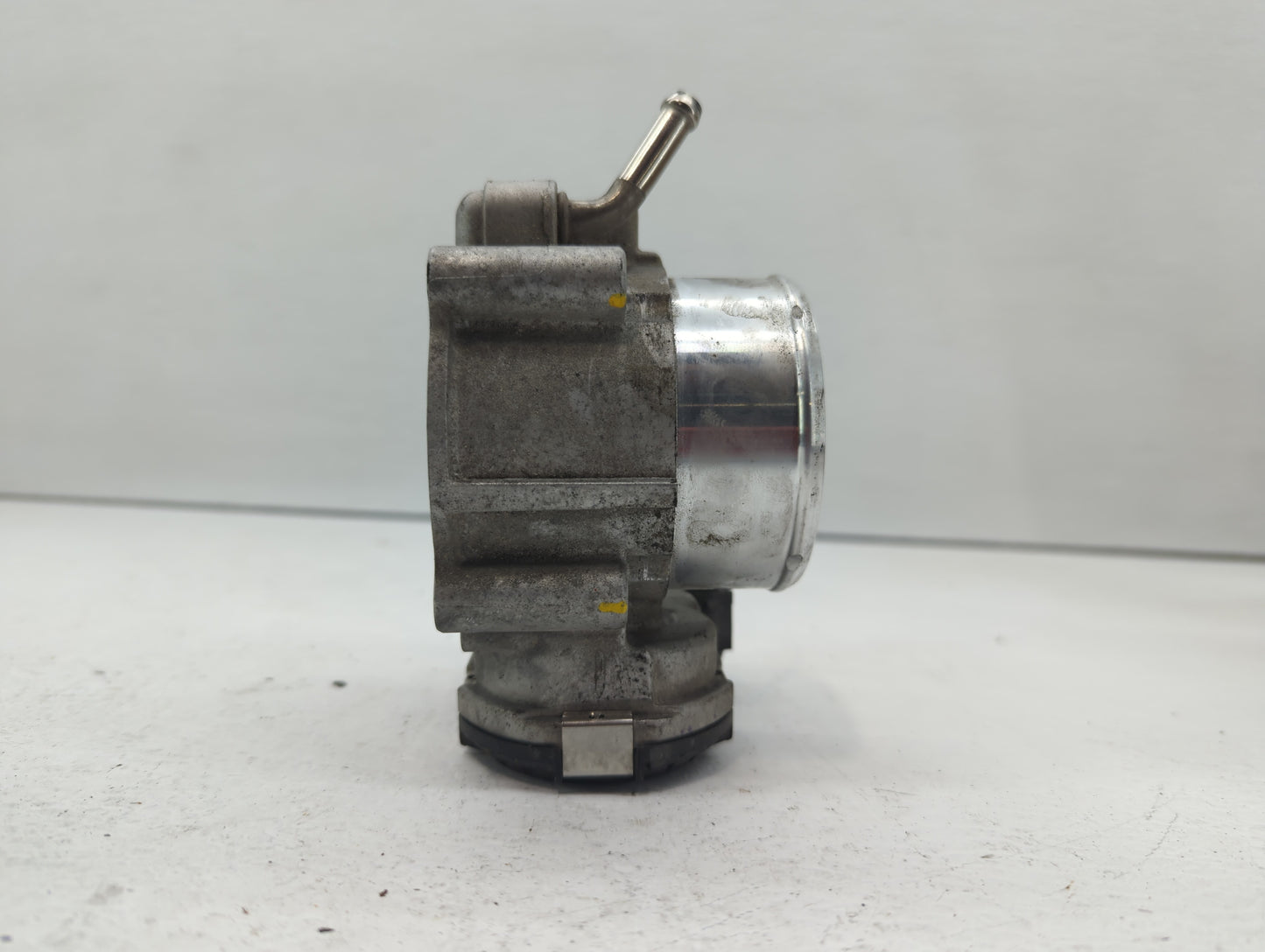 2015-2019 Hyundai Sonata Throttle Body P/N:35100-2G600 Fits Fits 2015 2016 2017 2018 2019 2020 2021 OEM Used Auto Parts - Oe