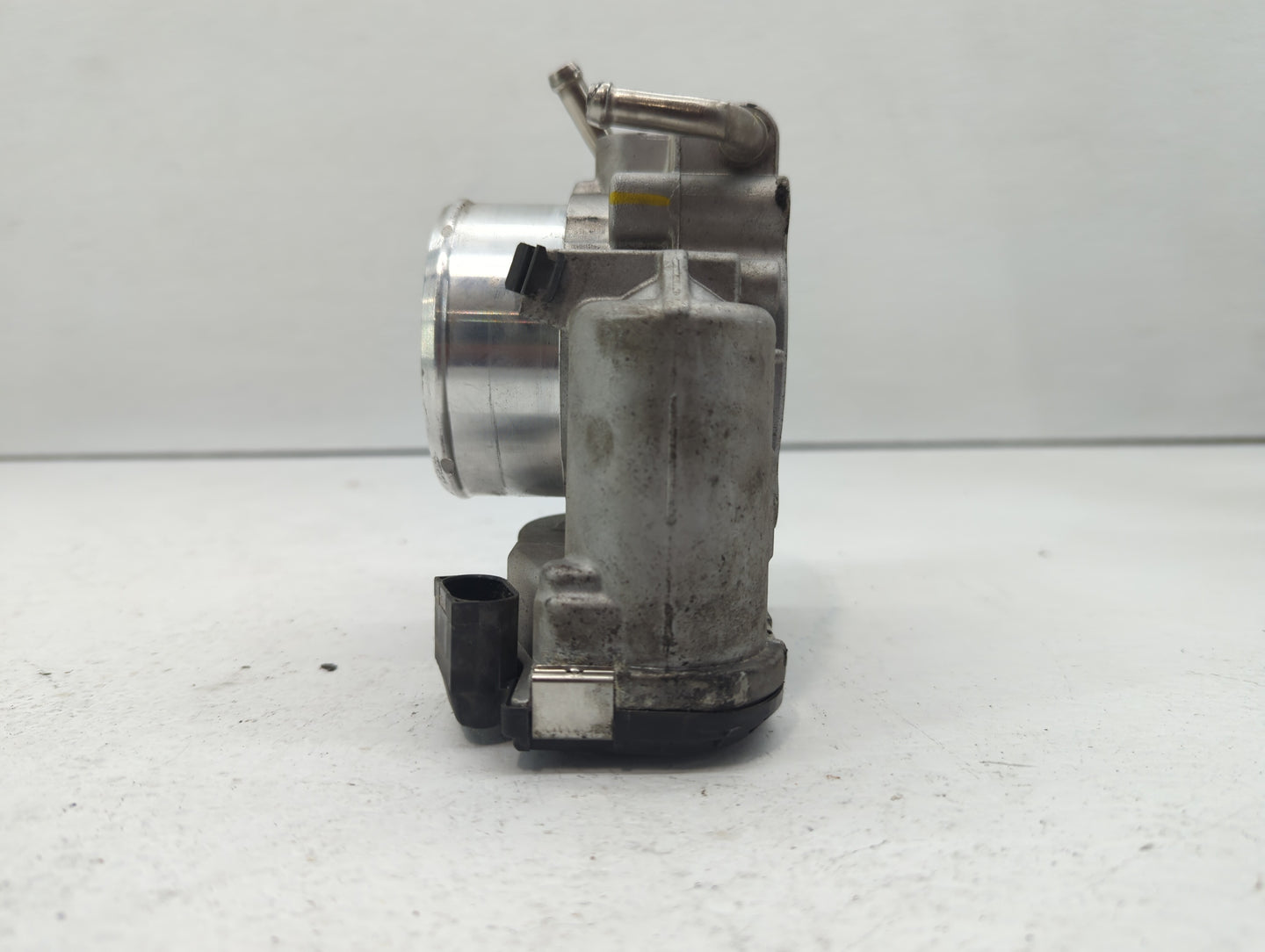 2015-2019 Hyundai Sonata Throttle Body P/N:35100-2G600 Fits Fits 2015 2016 2017 2018 2019 2020 2021 OEM Used Auto Parts - Oe