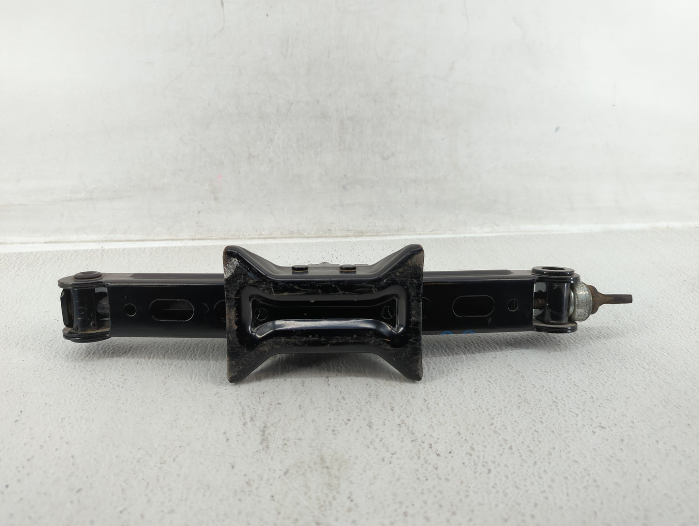 2017 Hyundai Sonata Spare Scissor Car Jack - Oemusedautoparts1.com