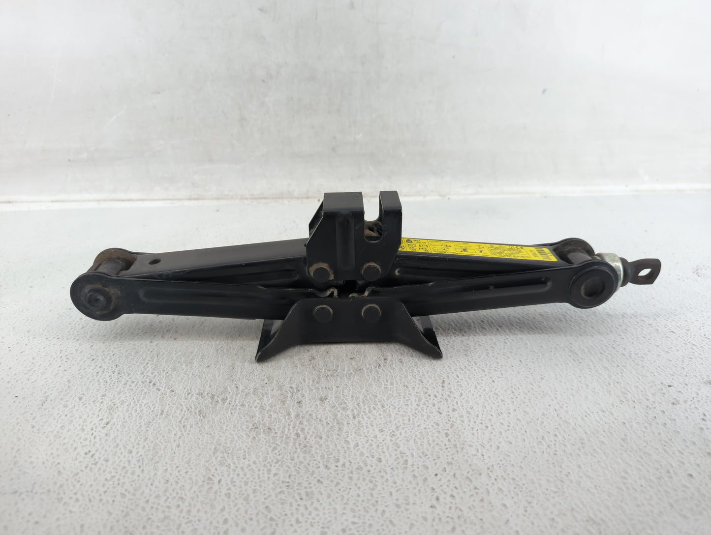 2017 Hyundai Sonata Spare Scissor Car Jack 527251 - Oemusedautoparts1.com