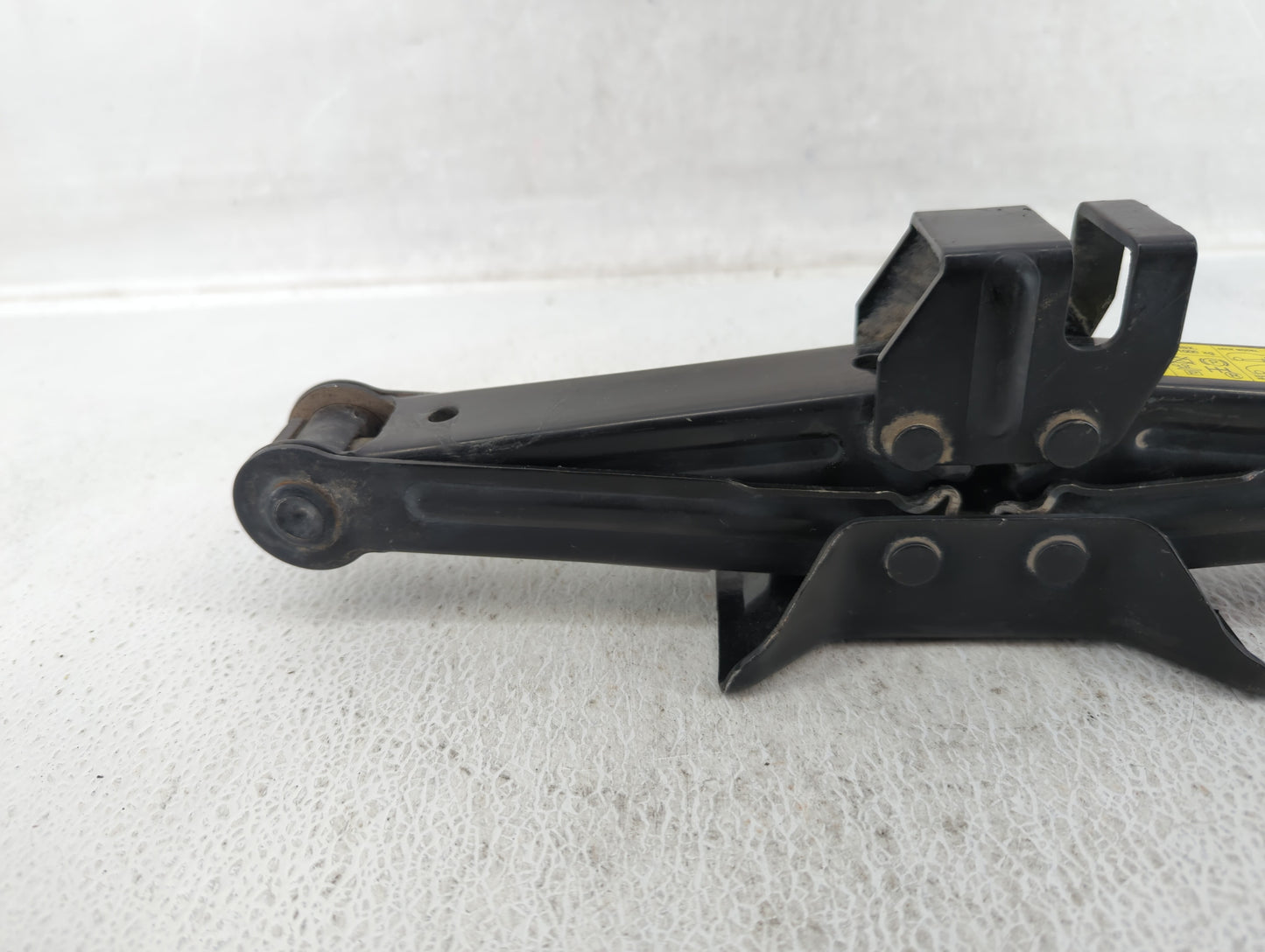 2017 Hyundai Sonata Spare Scissor Car Jack 527251 - Oemusedautoparts1.com