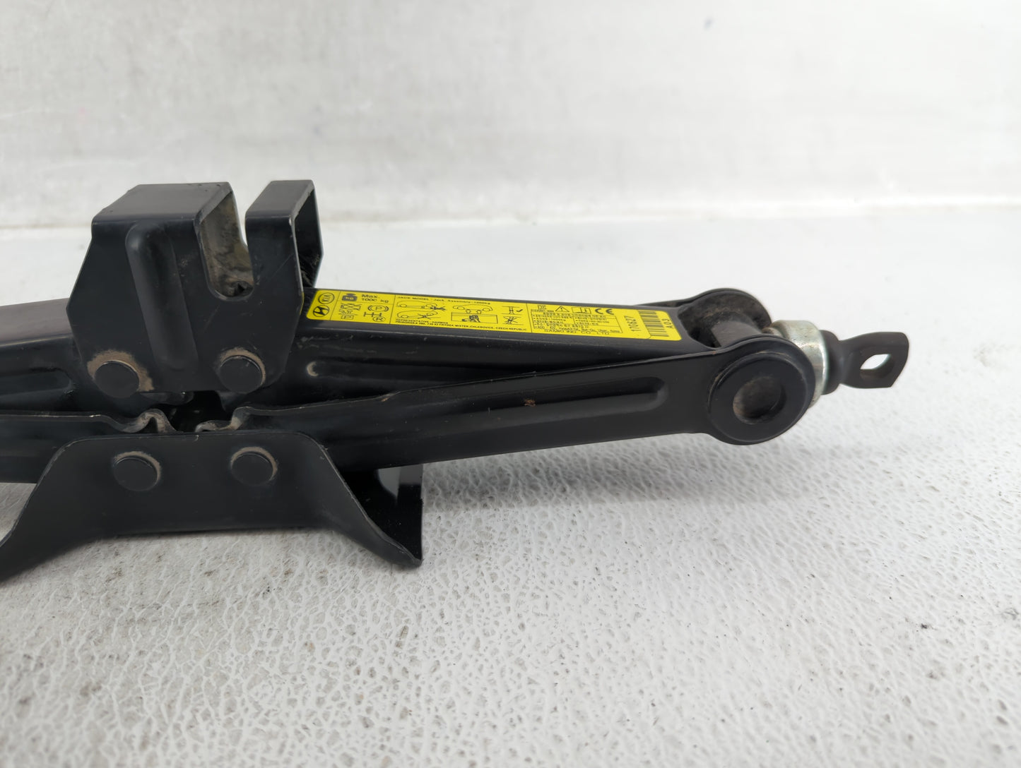 2017 Hyundai Sonata Spare Scissor Car Jack 527251 - Oemusedautoparts1.com
