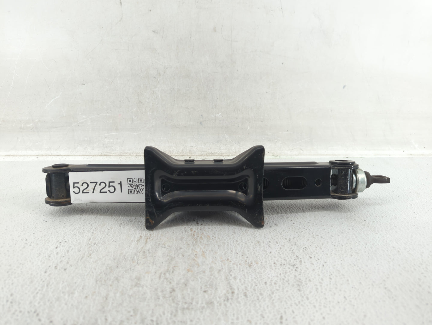 2017 Hyundai Sonata Spare Scissor Car Jack 527251 - Oemusedautoparts1.com