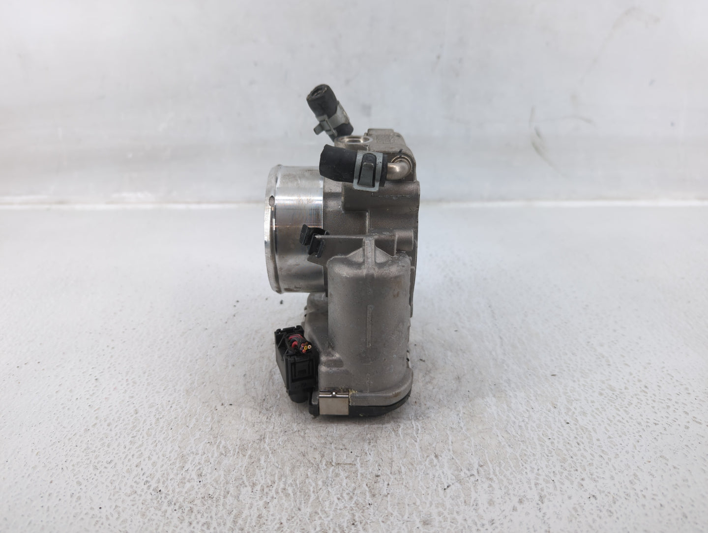 2015-2019 Hyundai Sonata Throttle Body P/N:35100-2G600 Fits Fits 2015 2016 2017 2018 2019 2020 2021 OEM Used Auto Parts - Oe
