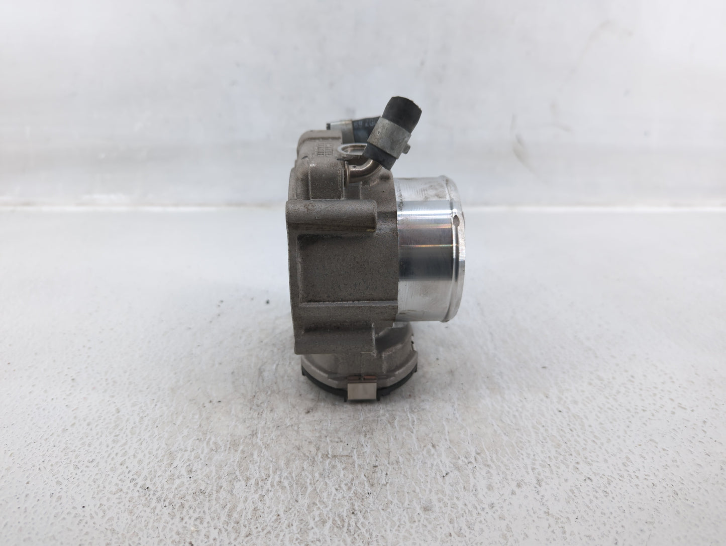 2015-2019 Hyundai Sonata Throttle Body P/N:35100-2G600 Fits Fits 2015 2016 2017 2018 2019 2020 2021 OEM Used Auto Parts - Oe