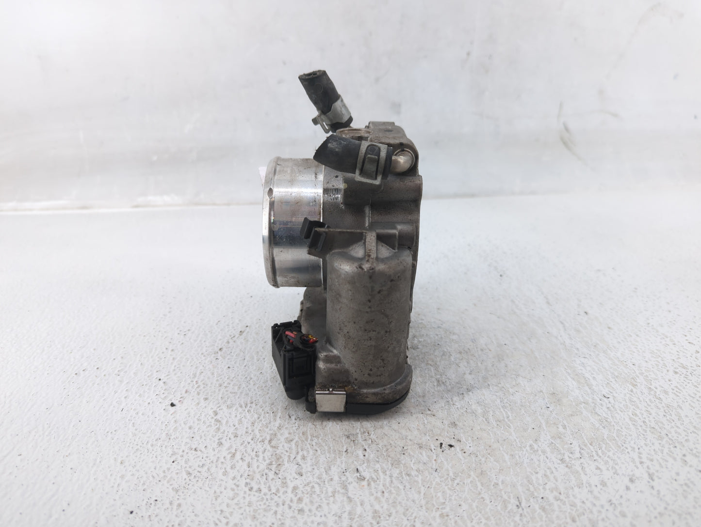 2015-2019 Hyundai Sonata Throttle Body P/N:35100-2G600 Fits Fits 2015 2016 2017 2018 2019 2020 2021 OEM Used Auto Parts - Oe