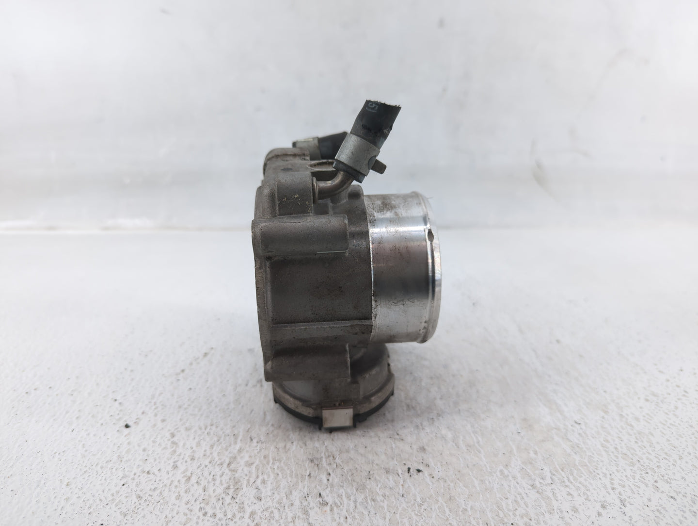 2015-2019 Hyundai Sonata Throttle Body P/N:35100-2G600 Fits Fits 2015 2016 2017 2018 2019 2020 2021 OEM Used Auto Parts - Oe