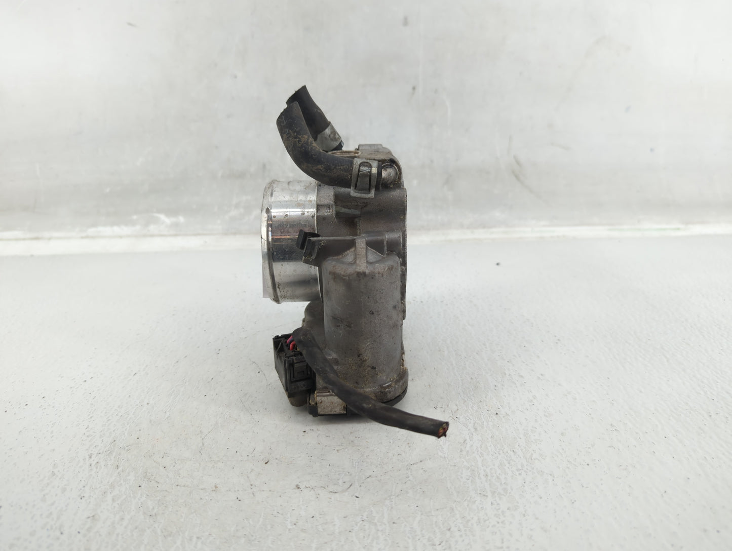 2015-2019 Hyundai Sonata Throttle Body P/N:35100-2G600 Fits Fits 2015 2016 2017 2018 2019 2020 2021 OEM Used Auto Parts - Oe