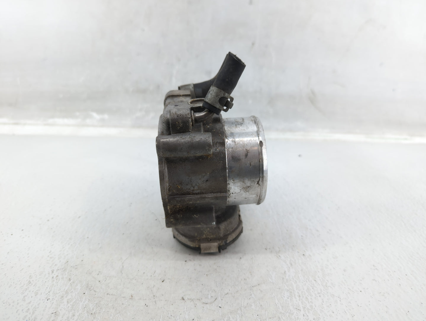 2015-2019 Hyundai Sonata Throttle Body P/N:35100-2G600 Fits Fits 2015 2016 2017 2018 2019 2020 2021 OEM Used Auto Parts - Oe