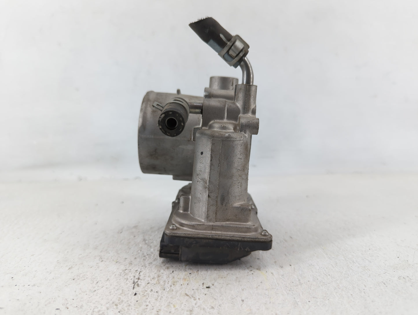 2016-2017 Hyundai Sonata Throttle Body P/N:35100-2E610 Fits Fits 2016 2017 2018 2019 2020 OEM Used Auto Parts - Oemusedautop
