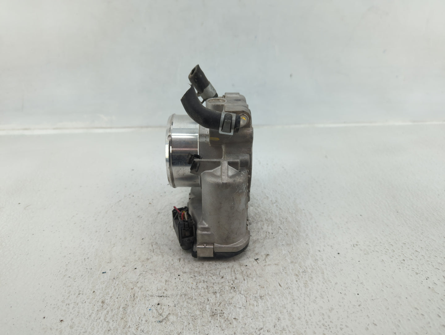 2015-2019 Hyundai Sonata Throttle Body P/N:35100-2G600 Fits Fits 2015 2016 2017 2018 2019 2020 2021 OEM Used Auto Parts - Oe