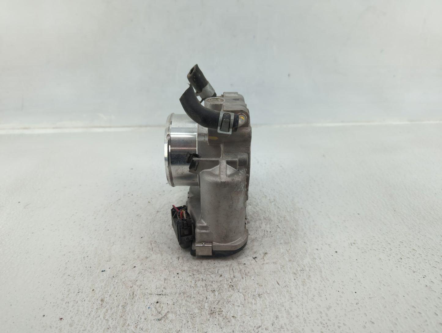 2015-2019 Hyundai Sonata Throttle Body P/N:35100-2G600 Fits Fits 2015 2016 2017 2018 2019 2020 2021 OEM Used Auto Parts - Oe