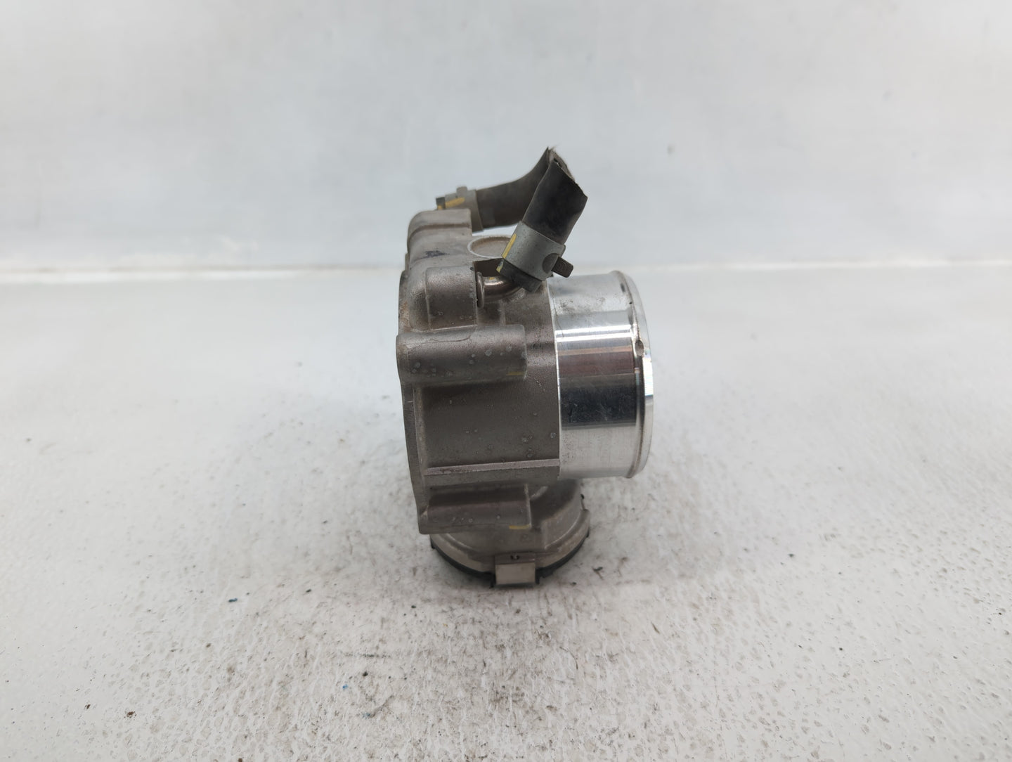 2015-2019 Hyundai Sonata Throttle Body P/N:35100-2G600 Fits Fits 2015 2016 2017 2018 2019 2020 2021 OEM Used Auto Parts - Oe