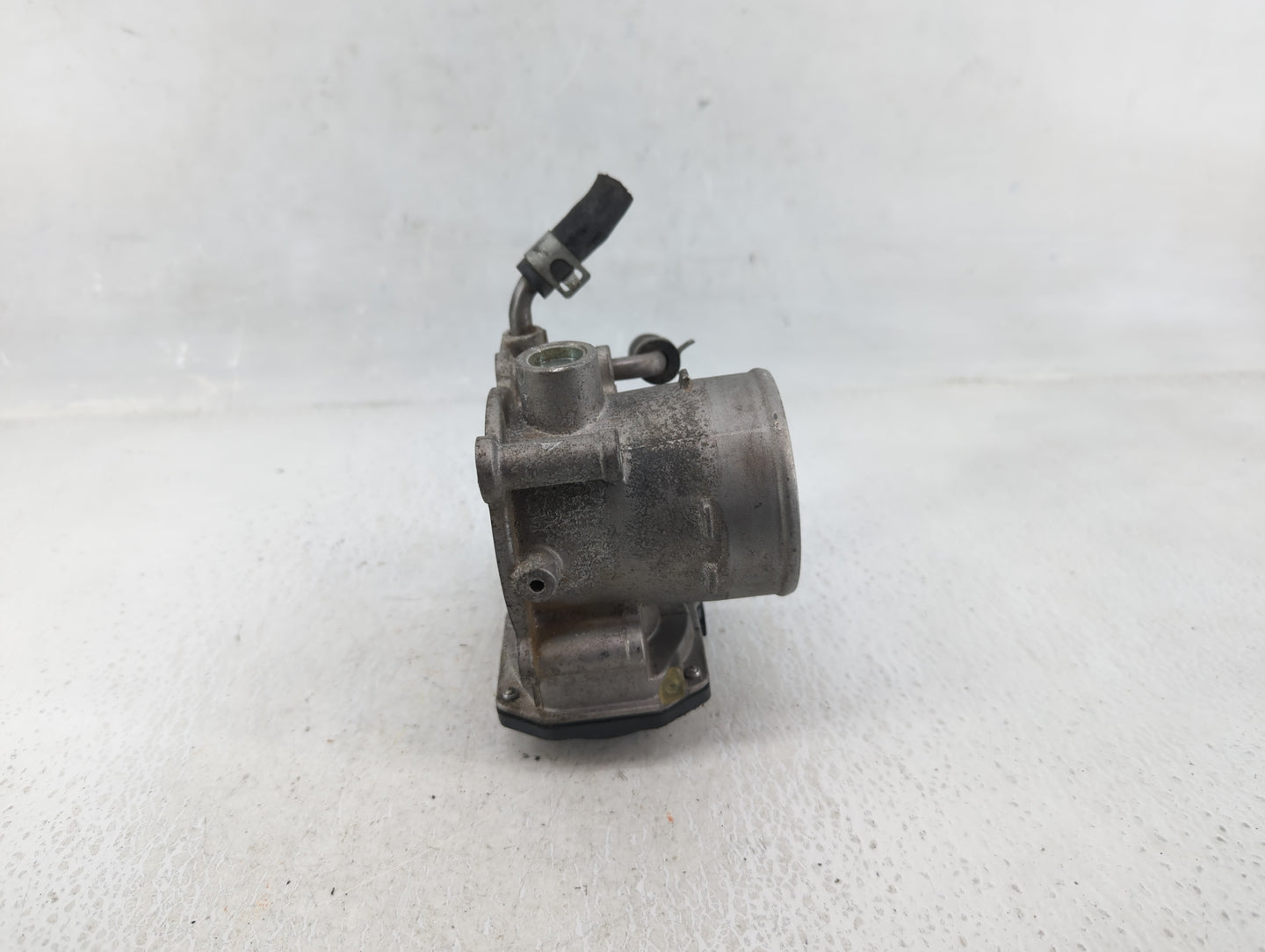 2016-2017 Hyundai Sonata Throttle Body P/N:35100-2E610 Fits Fits 2016 2017 2018 2019 2020 OEM Used Auto Parts - Oemusedautop