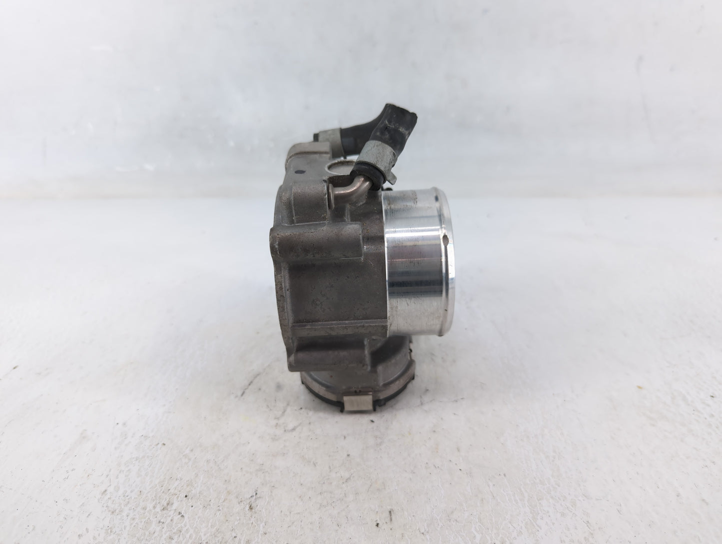 2015-2019 Hyundai Sonata Throttle Body P/N:35100-2G600 Fits Fits 2015 2016 2017 2018 2019 2020 2021 OEM Used Auto Parts - Oe