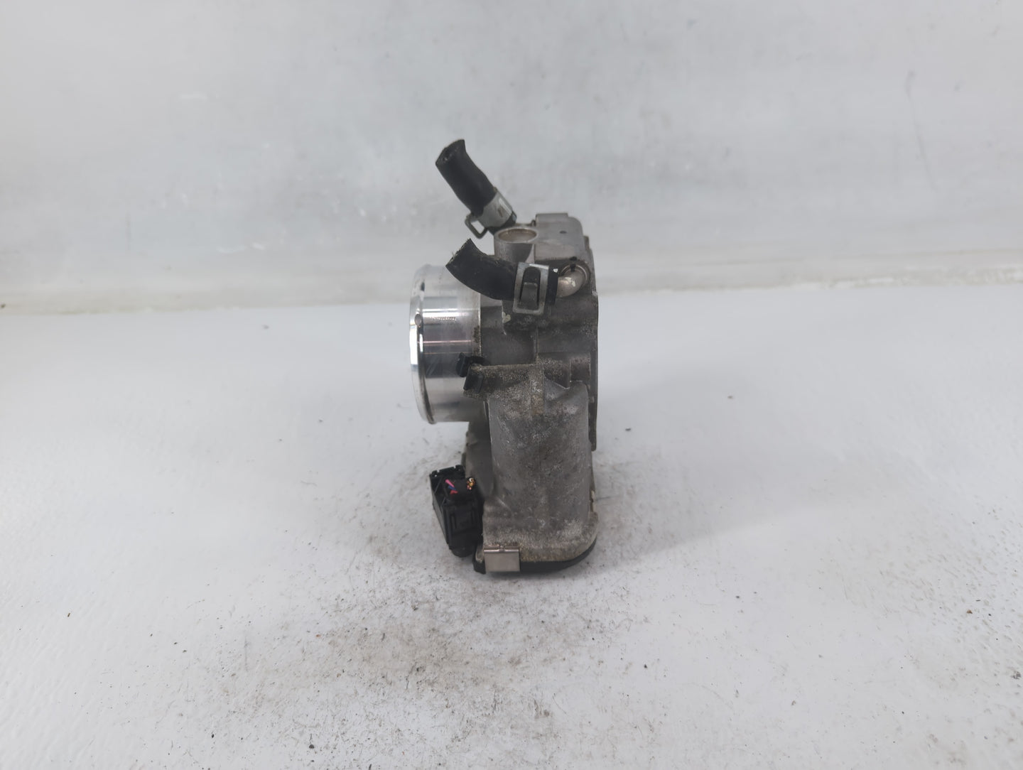 2015-2019 Hyundai Sonata Throttle Body P/N:35100-2G600 Fits Fits 2015 2016 2017 2018 2019 2020 2021 OEM Used Auto Parts - Oe