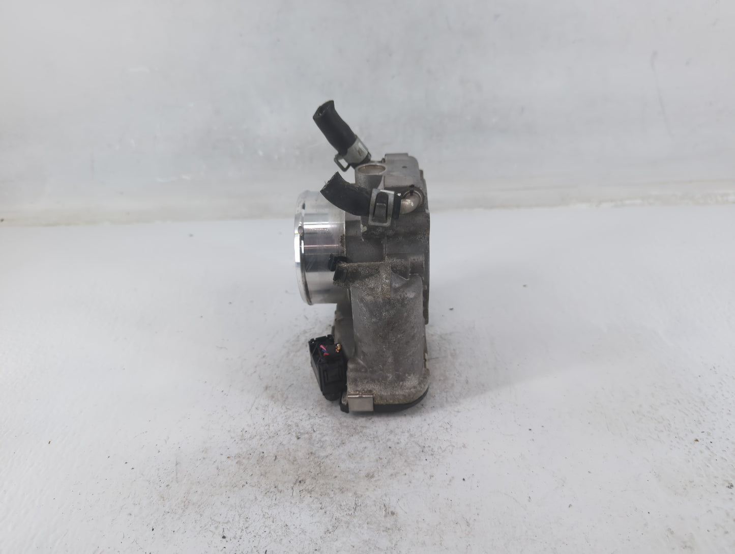 2015-2019 Hyundai Sonata Throttle Body P/N:35100-2G600 Fits Fits 2015 2016 2017 2018 2019 2020 2021 OEM Used Auto Parts - Oe