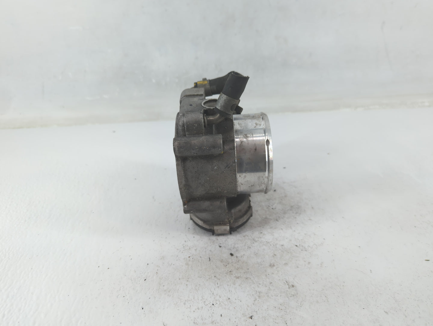 2015-2019 Hyundai Sonata Throttle Body P/N:35100-2G600 Fits Fits 2015 2016 2017 2018 2019 2020 2021 OEM Used Auto Parts - Oe