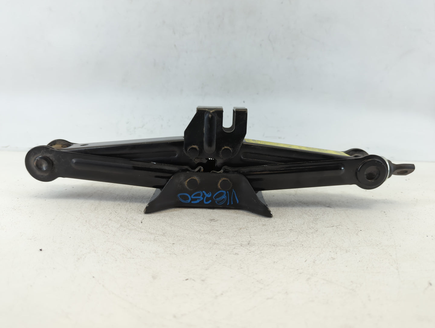 2017 Hyundai Sonata Spare Scissor Car Jack - Oemusedautoparts1.com