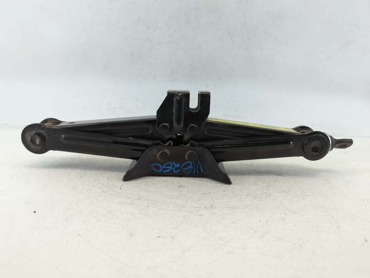 2017 Hyundai Sonata Spare Scissor Car Jack 664218 - Oemusedautoparts1.com