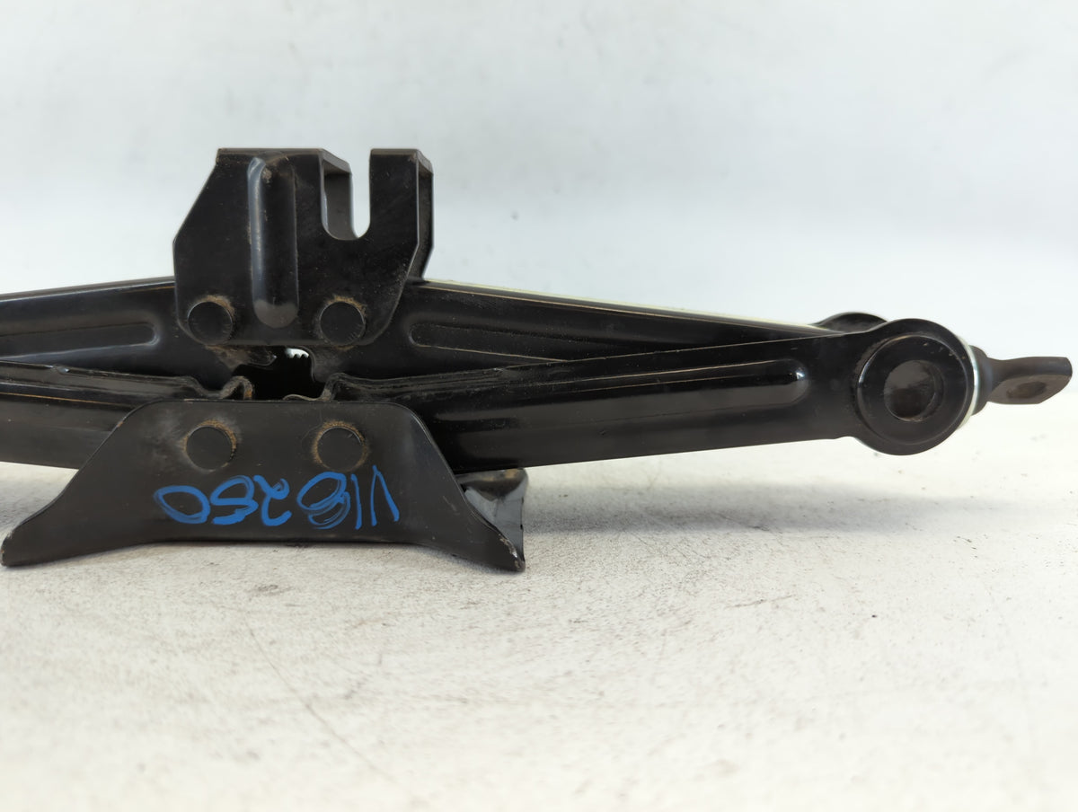 2017 Hyundai Sonata Spare Scissor Car Jack 664218 - Oemusedautoparts1.com