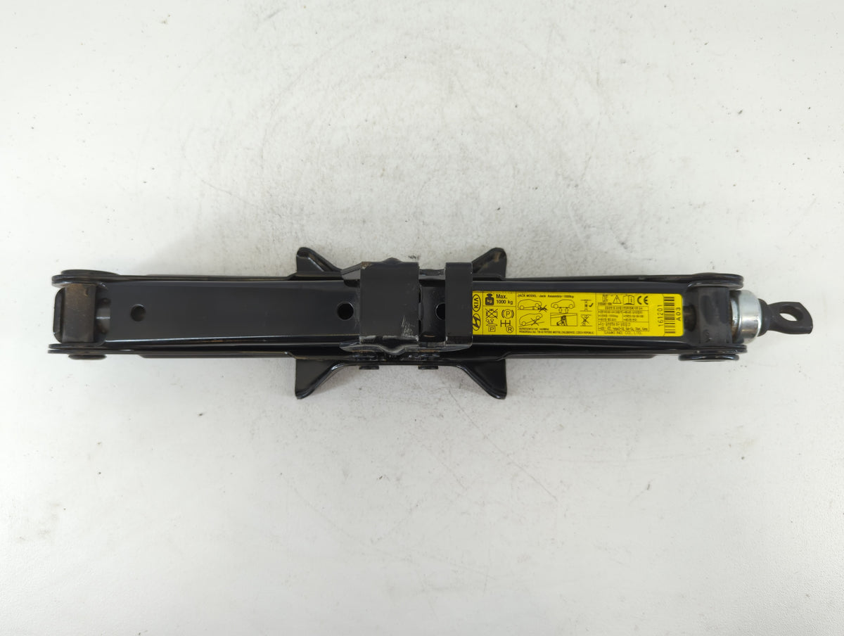 2017 Hyundai Sonata Spare Scissor Car Jack 664218 - Oemusedautoparts1.com