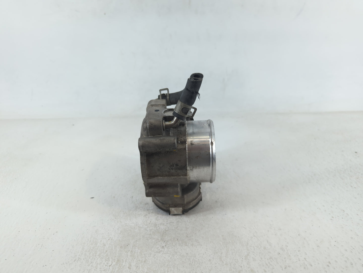 2015-2019 Hyundai Sonata Throttle Body P/N:35100-2G600 Fits Fits 2015 2016 2017 2018 2019 2020 2021 OEM Used Auto Parts - Oe