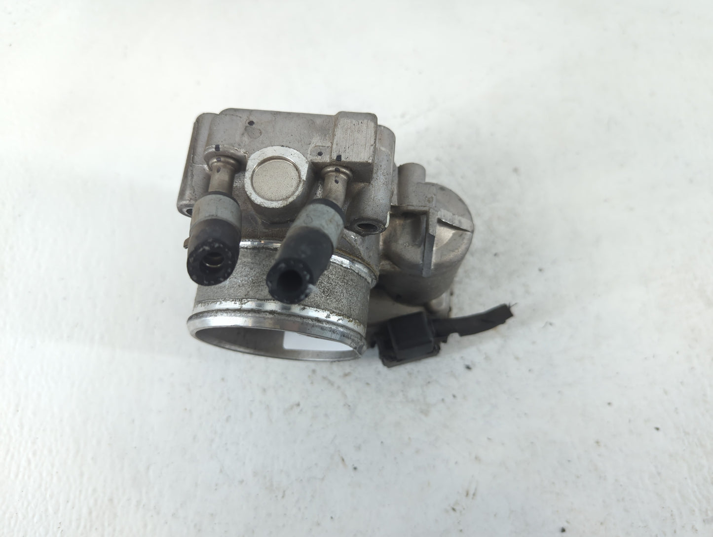 2015-2019 Hyundai Sonata Throttle Body P/N:35100-2G610 Fits Fits 2015 2016 2017 2018 2019 2020 2021 OEM Used Auto Parts - Oe