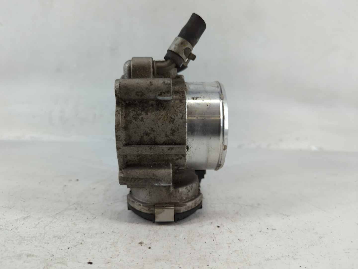 2015-2019 Hyundai Sonata Throttle Body P/N:35100-2G600 Fits Fits 2015 2016 2017 2018 2019 2020 2021 OEM Used Auto Parts - Oe