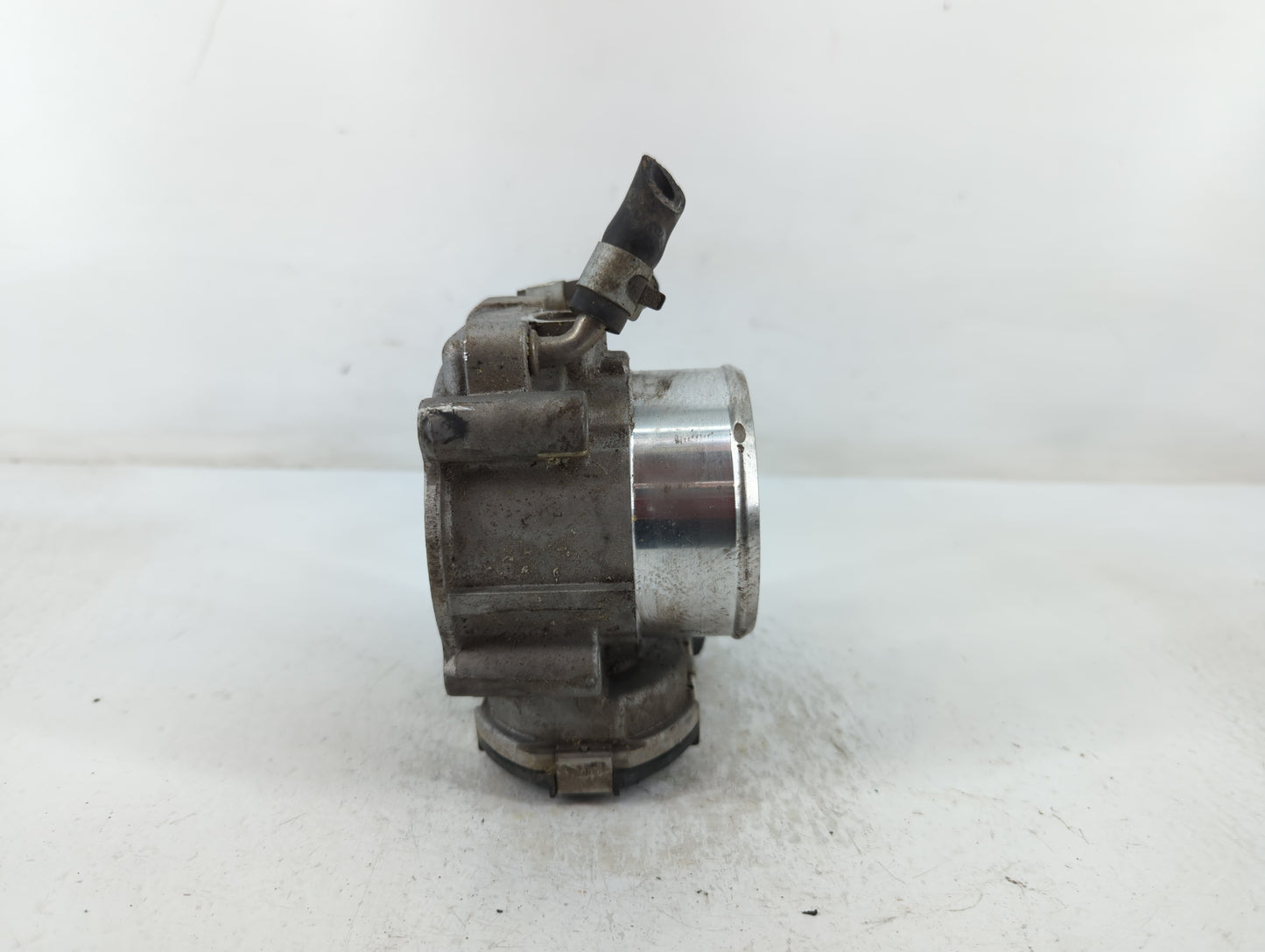 2015-2019 Hyundai Sonata Throttle Body P/N:35100-2G600 Fits Fits 2015 2016 2017 2018 2019 2020 2021 OEM Used Auto Parts - Oe