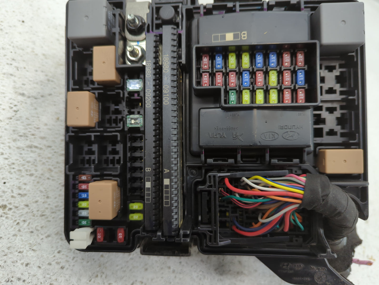 2016-2017 Hyundai Sonata Fusebox Fuse Box Panel Relay Module P/N:91277C2570LC 6423-0102-7-000 Fits Fits 2016 2017 OEM Used A