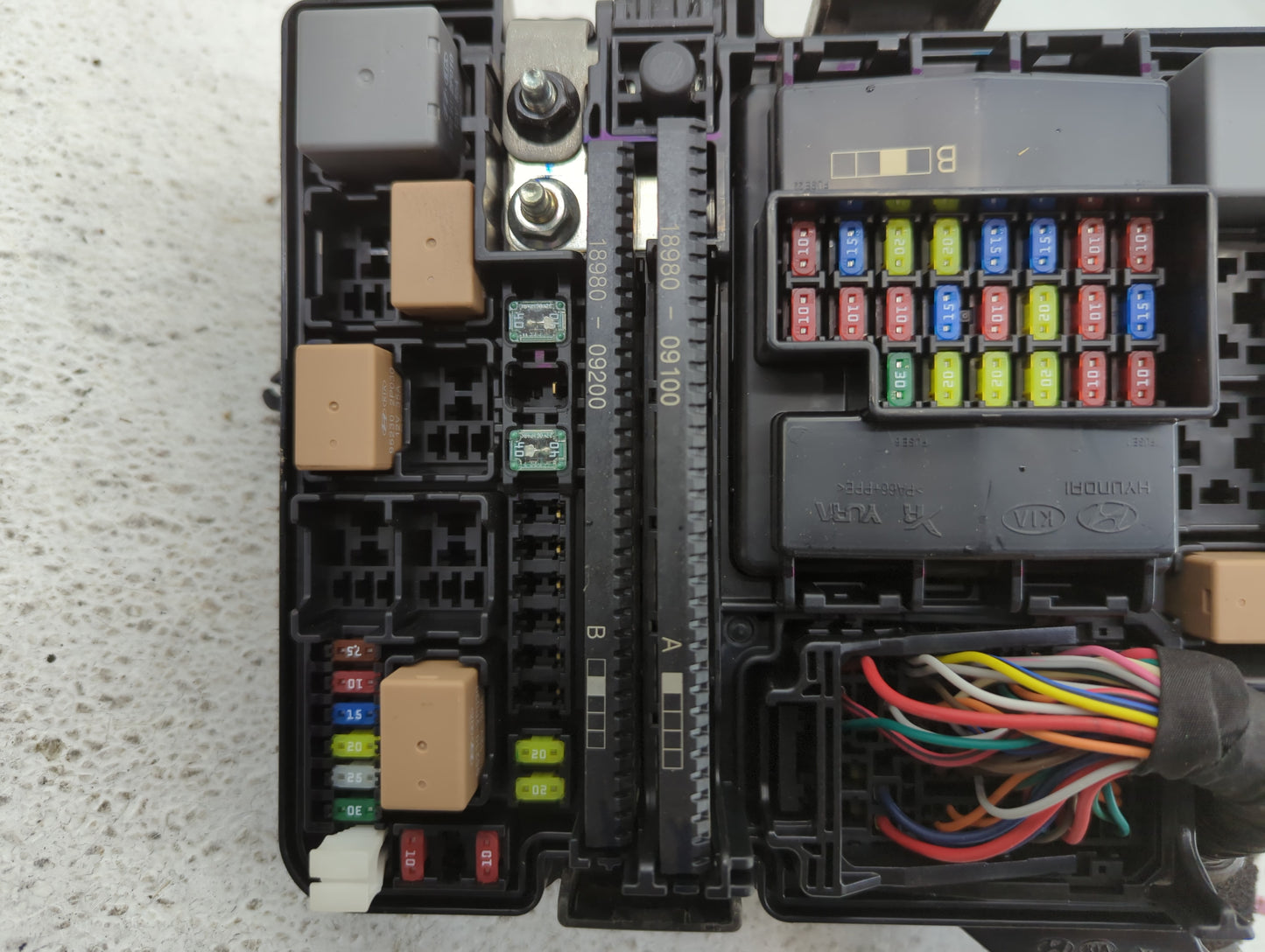 2016-2017 Hyundai Sonata Fusebox Fuse Box Panel Relay Module P/N:91277C2570LC 6423-0102-7-000 Fits Fits 2016 2017 OEM Used A