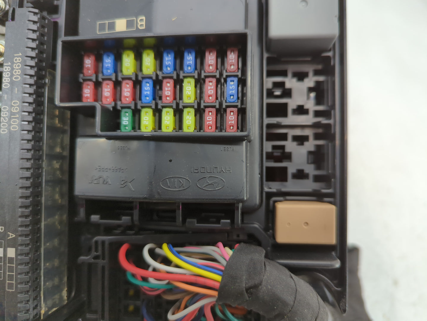 2016-2017 Hyundai Sonata Fusebox Fuse Box Panel Relay Module P/N:91277C2570LC 6423-0102-7-000 Fits Fits 2016 2017 OEM Used A