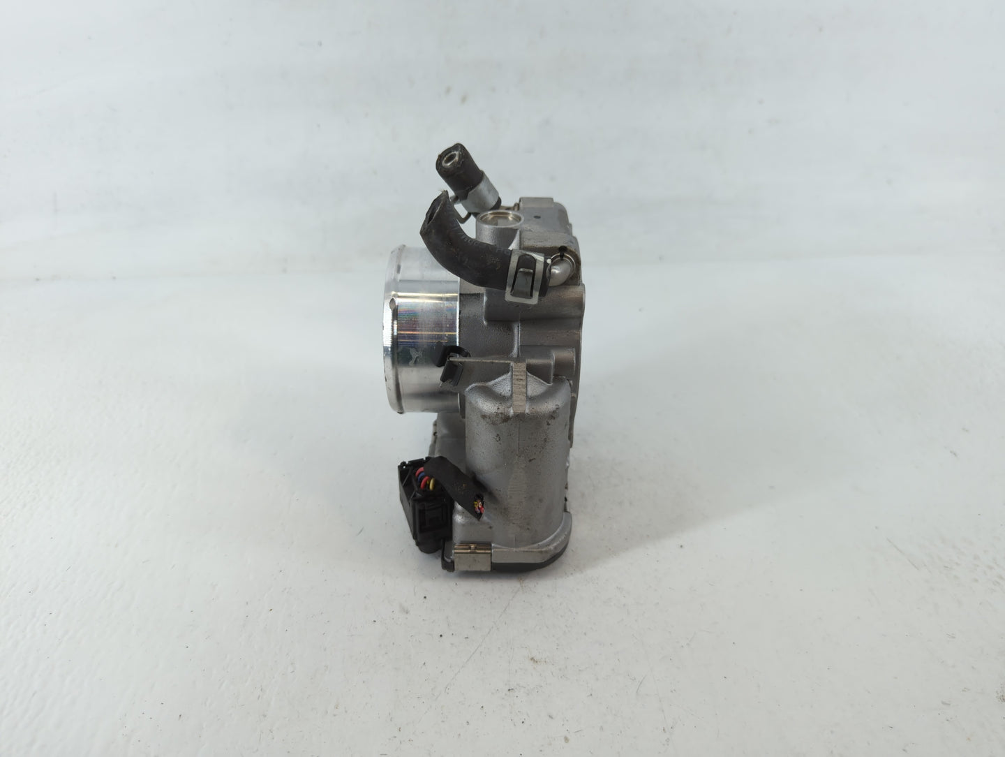 2015-2019 Hyundai Sonata Throttle Body P/N:35100-2G600 Fits Fits 2015 2016 2017 2018 2019 2020 2021 OEM Used Auto Parts - Oe