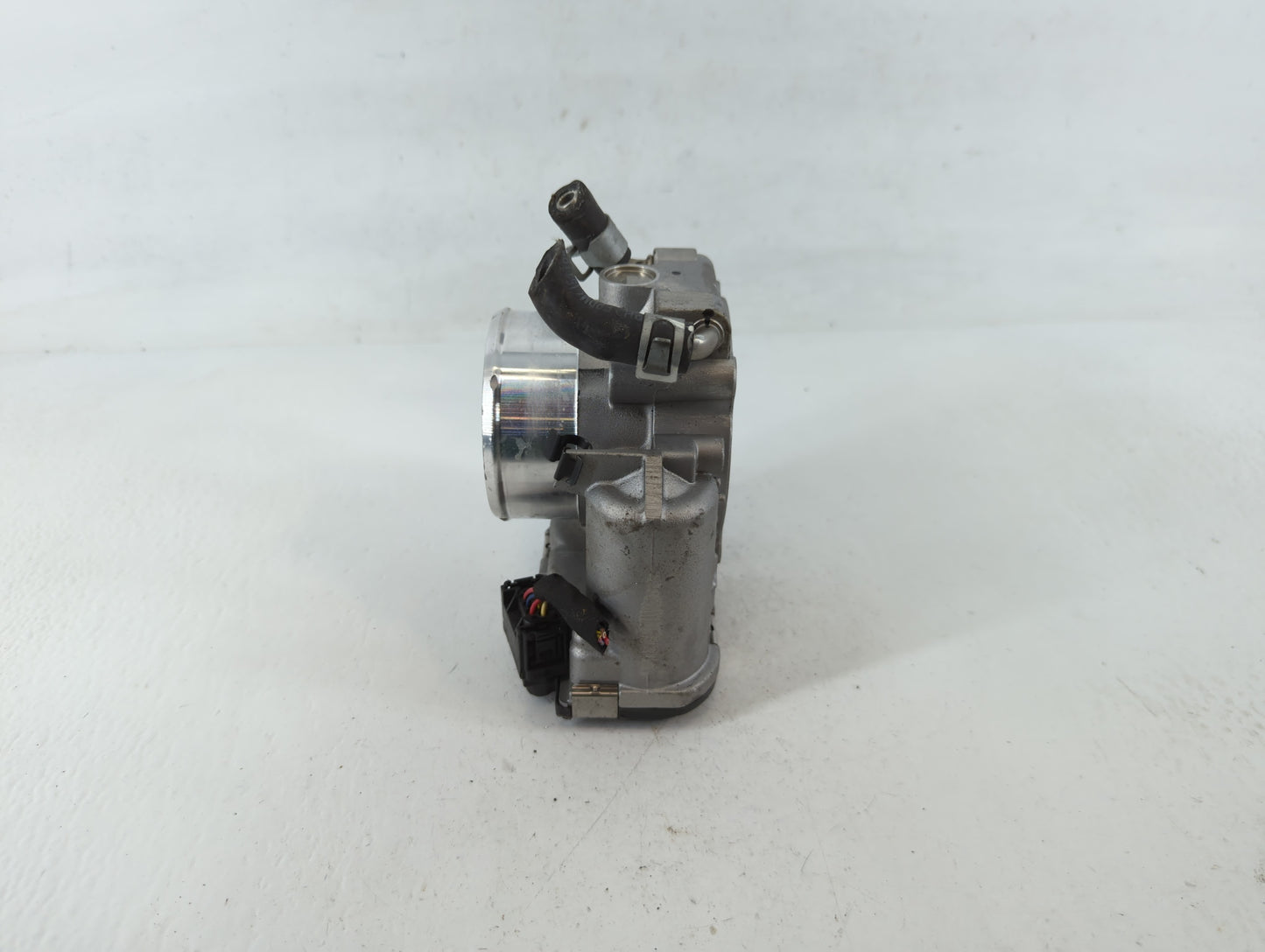 2015-2019 Hyundai Sonata Throttle Body P/N:35100-2G600 Fits Fits 2015 2016 2017 2018 2019 2020 2021 OEM Used Auto Parts - Oe