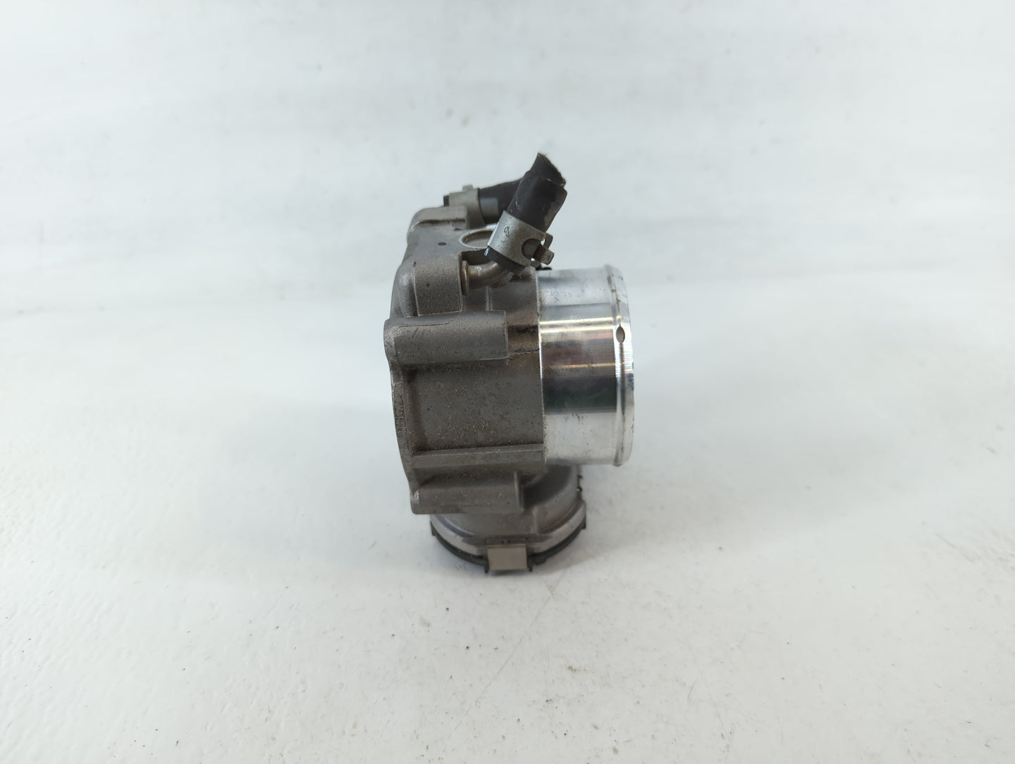 2015-2019 Hyundai Sonata Throttle Body P/N:35100-2G600 Fits Fits 2015 2016 2017 2018 2019 2020 2021 OEM Used Auto Parts - Oe