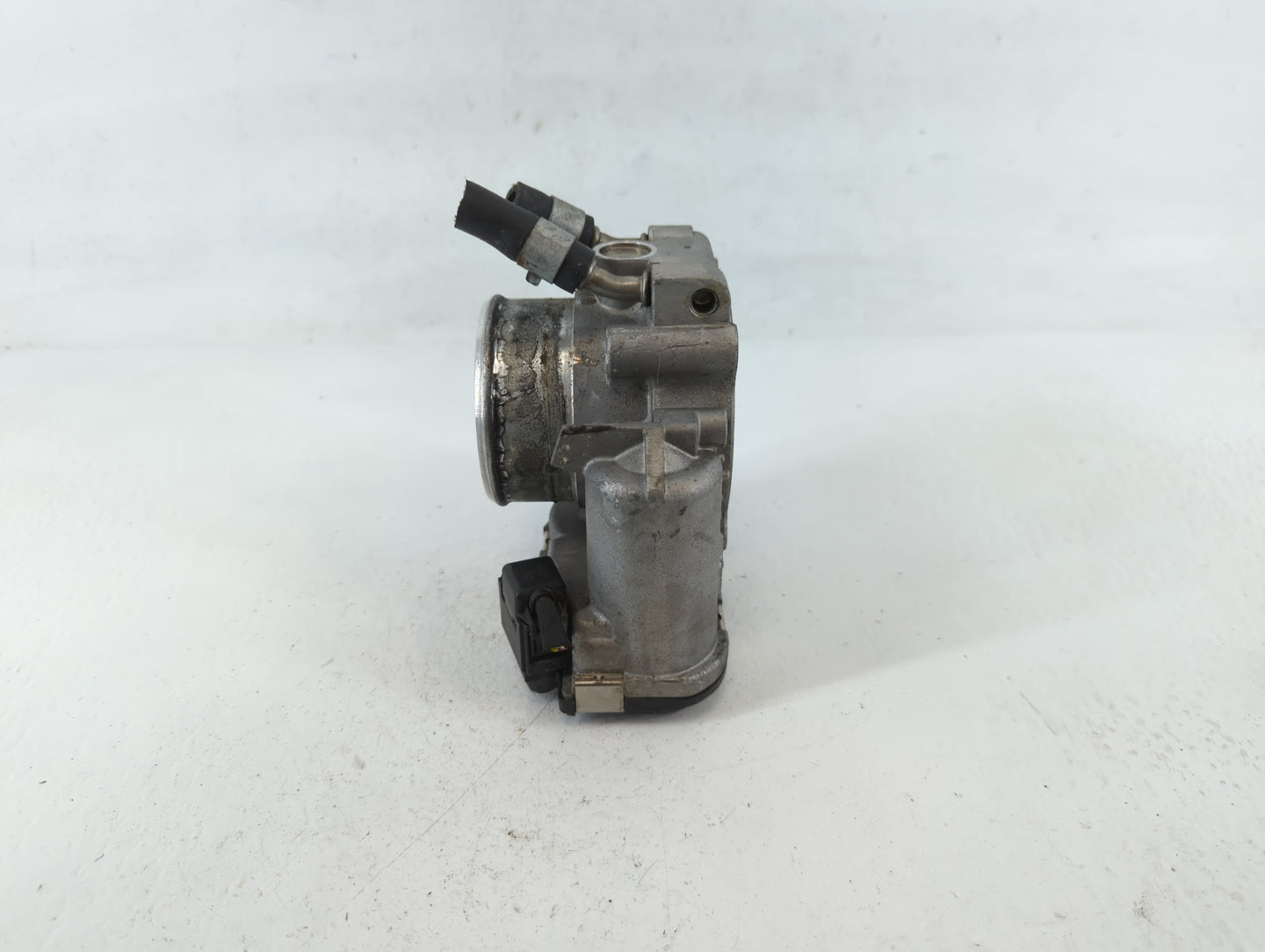 2016-2017 Hyundai Sonata Throttle Body P/N:35100-2G610 Fits Fits 2016 2017 2018 2019 2020 OEM Used Auto Parts - Oemusedautop