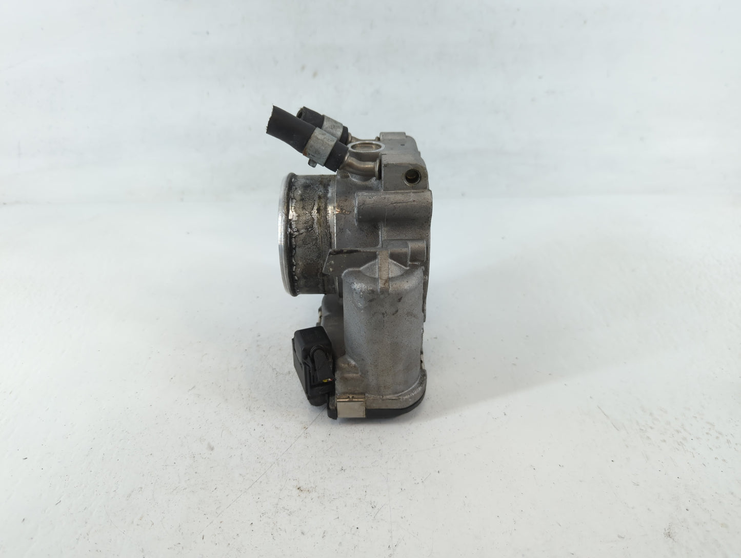 2016-2017 Hyundai Sonata Throttle Body P/N:35100-2G610 Fits Fits 2016 2017 2018 2019 2020 OEM Used Auto Parts - Oemusedautop