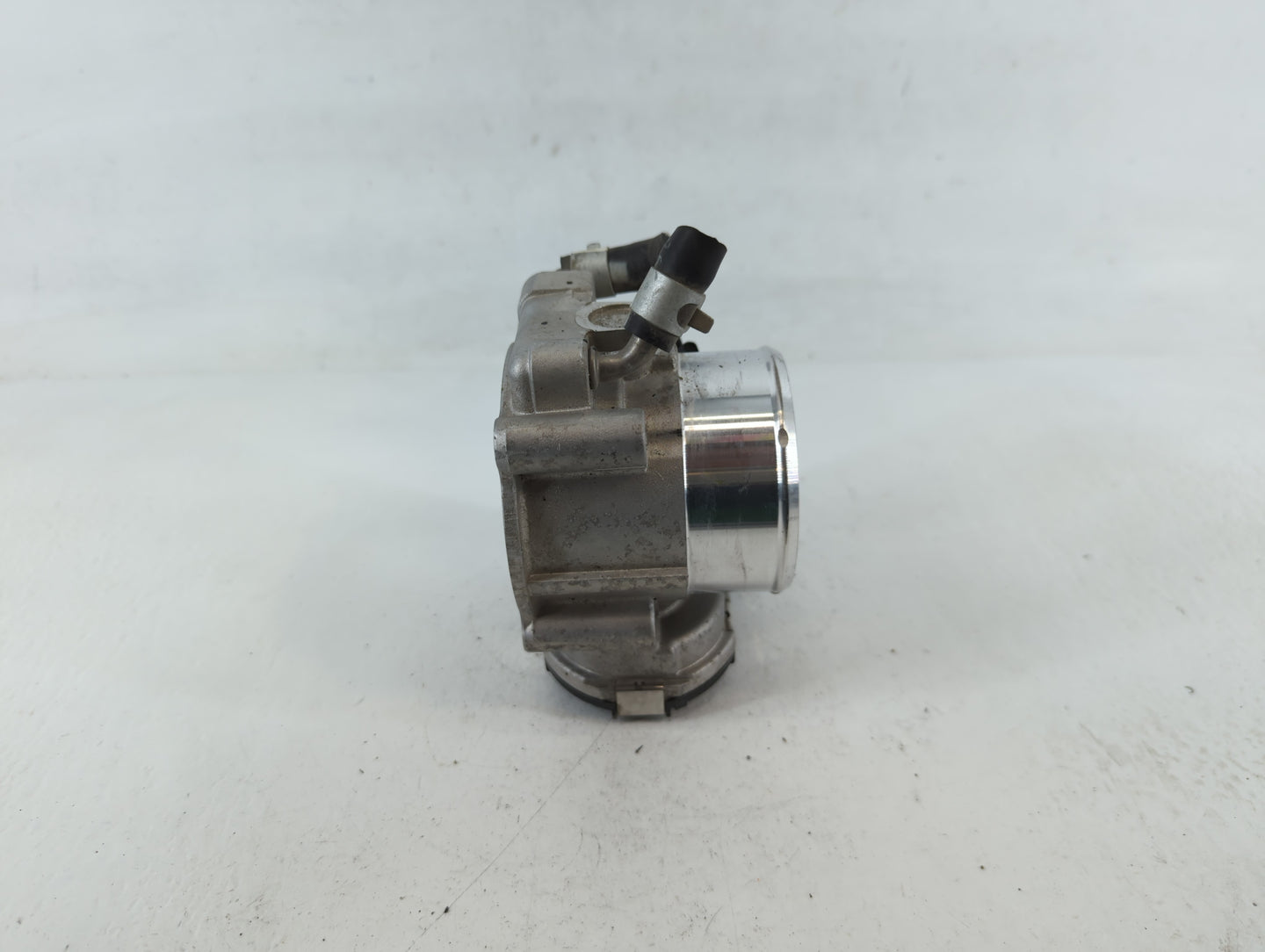 2015-2019 Hyundai Sonata Throttle Body P/N:35100-2G600 Fits Fits 2015 2016 2017 2018 2019 2020 2021 OEM Used Auto Parts - Oe