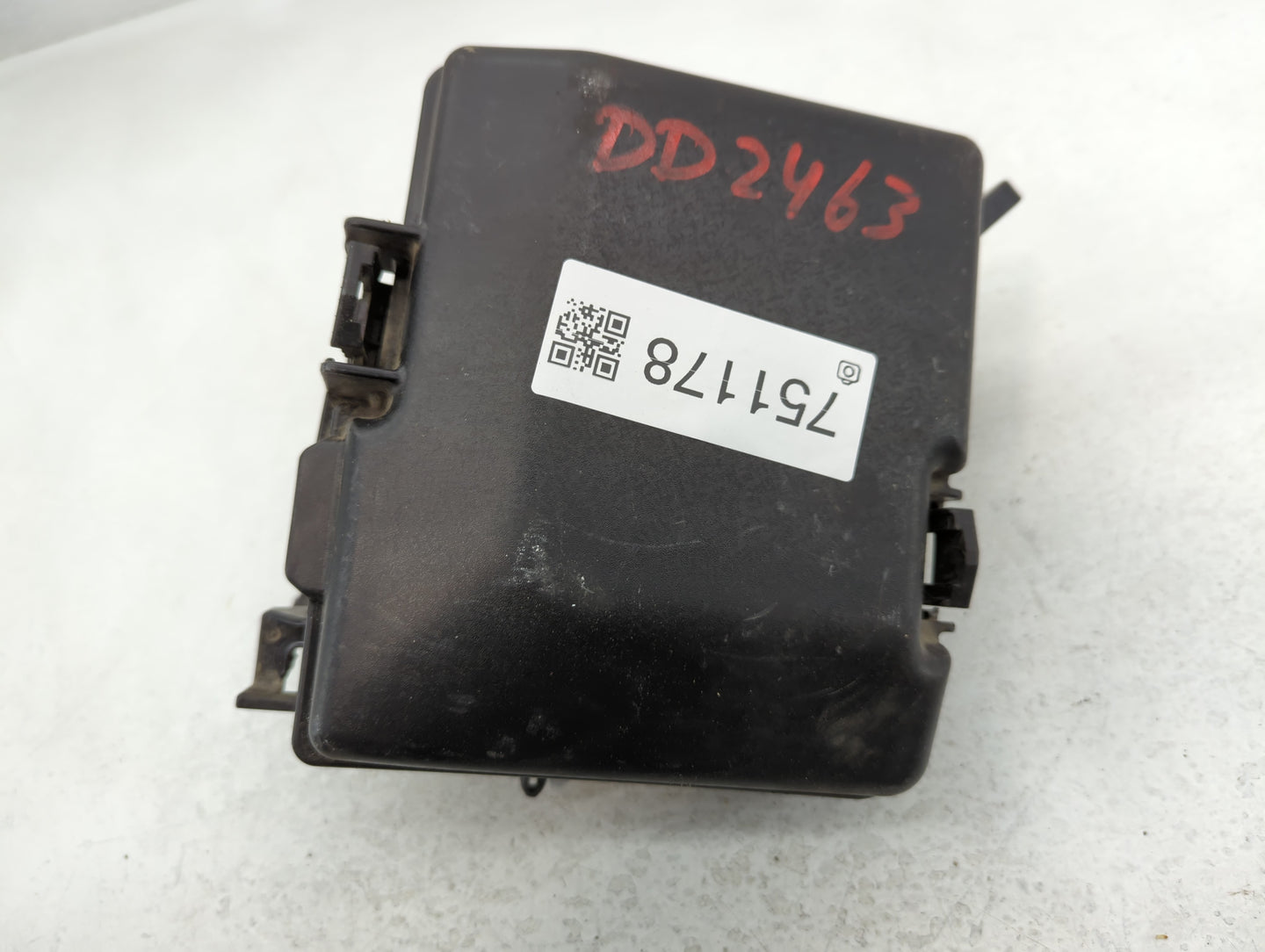 2016-2017 Hyundai Sonata Fusebox Fuse Box Panel Relay Module P/N:6423-0102-7-000 Fits Fits 2016 2017 OEM Used Auto Parts - O
