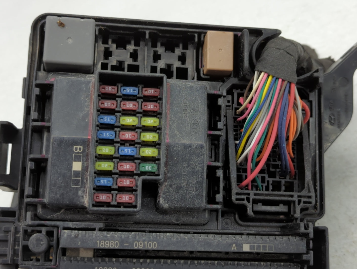 2016-2017 Hyundai Sonata Fusebox Fuse Box Panel Relay Module P/N:6423-0102-7-000 Fits Fits 2016 2017 OEM Used Auto Parts - O
