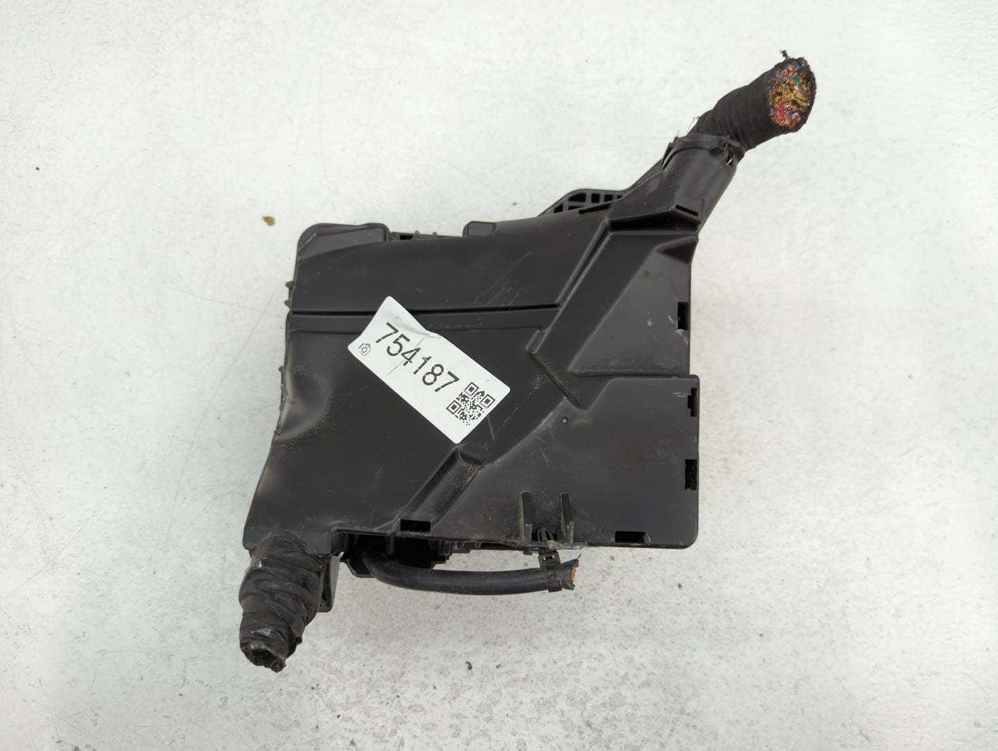 2016-2017 Hyundai Sonata Fusebox Fuse Box Panel Relay Module P/N:6423-0102-7-000 Fits Fits 2016 2017 OEM Used Auto Parts - O