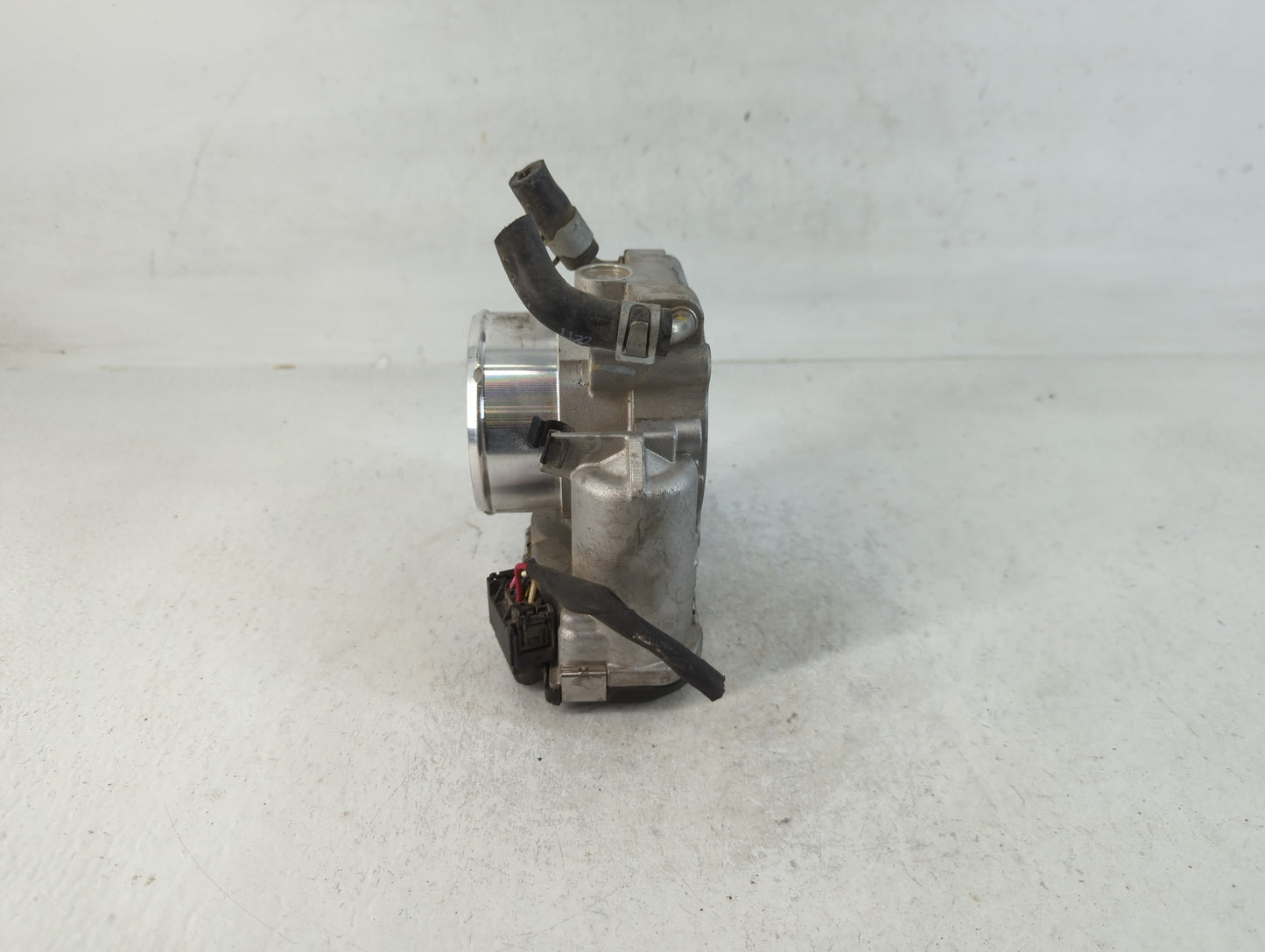 2015-2019 Hyundai Sonata Throttle Body P/N:35100-2G600 Fits Fits 2015 2016 2017 2018 2019 2020 2021 OEM Used Auto Parts - Oe