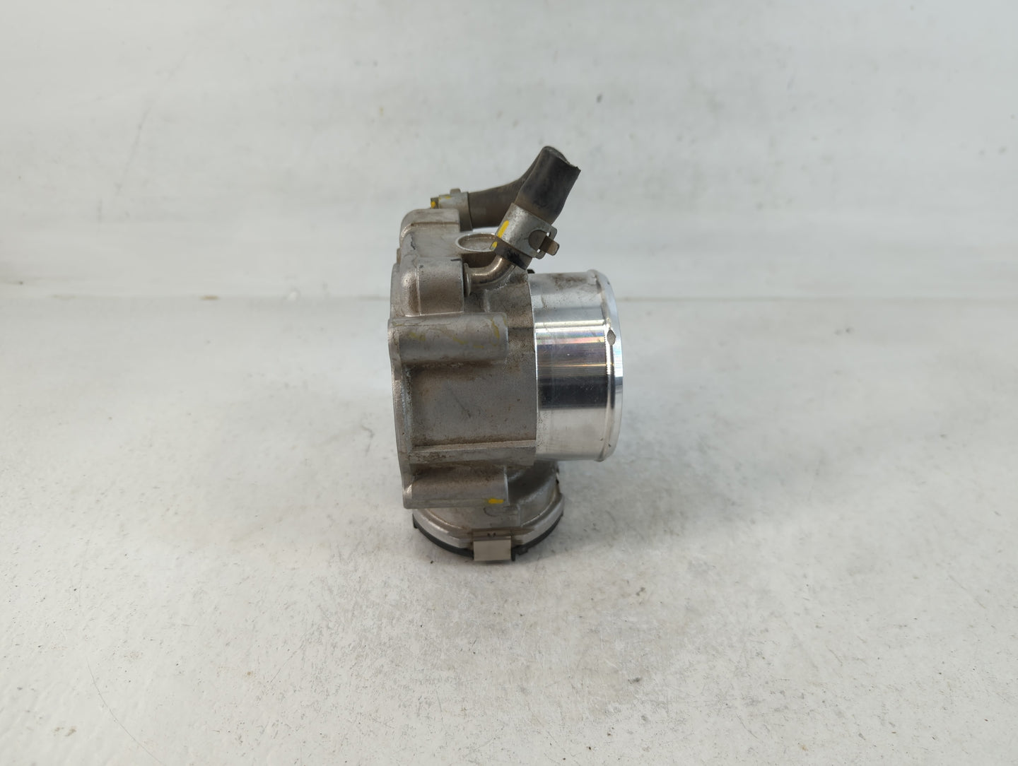 2015-2019 Hyundai Sonata Throttle Body P/N:35100-2G600 Fits Fits 2015 2016 2017 2018 2019 2020 2021 OEM Used Auto Parts - Oe