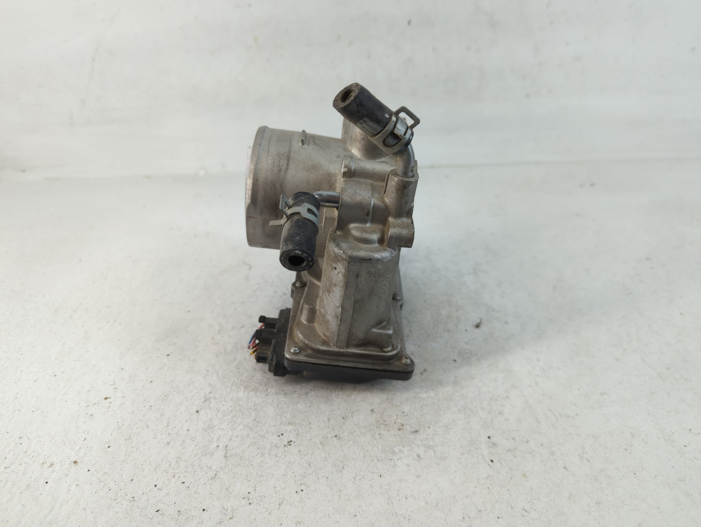 2016-2017 Hyundai Sonata Throttle Body P/N:35100-2G610 Fits Fits 2016 2017 2018 2019 2020 OEM Used Auto Parts - Oemusedautop