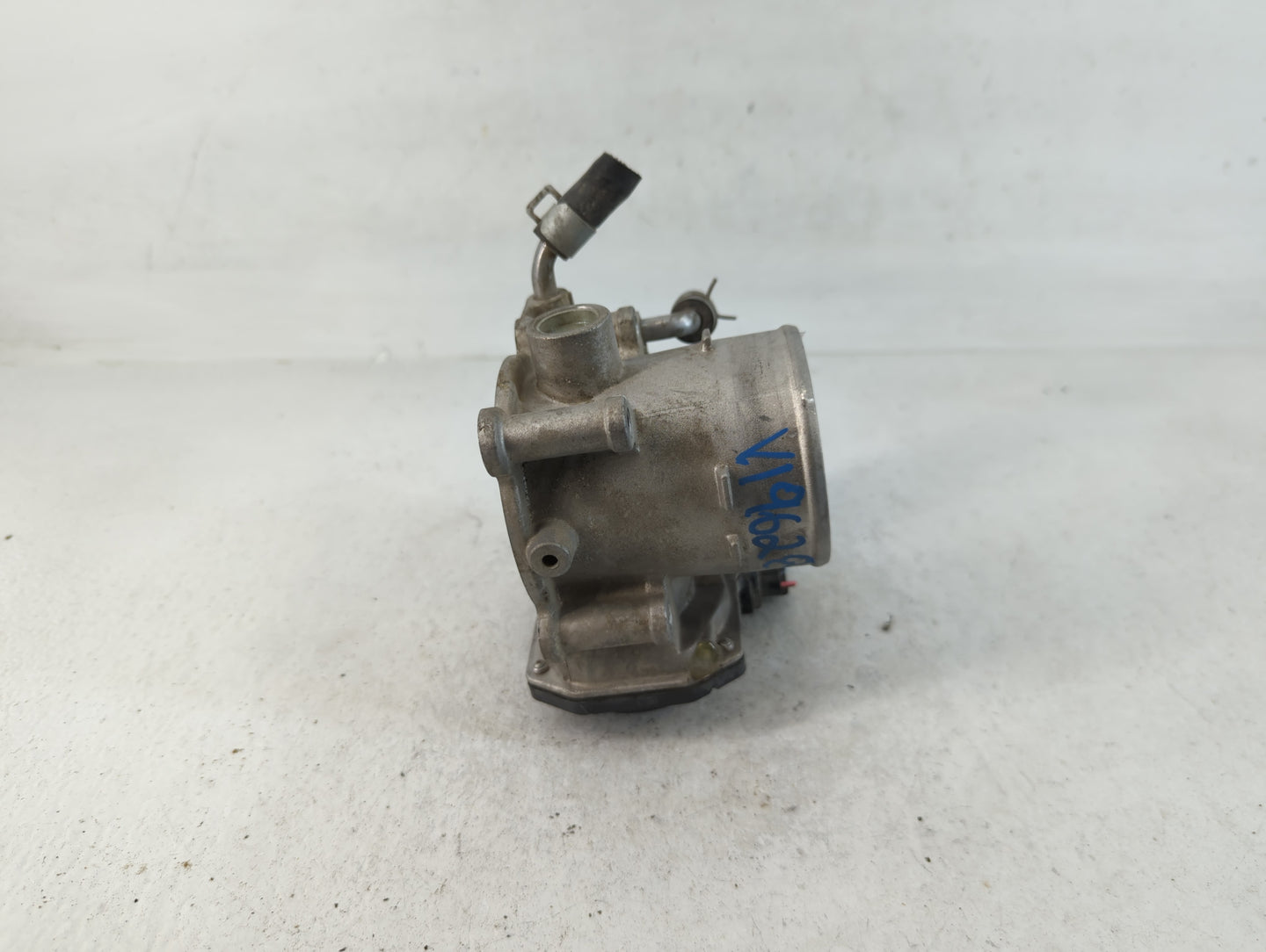 2016-2017 Hyundai Sonata Throttle Body P/N:35100-2G610 Fits Fits 2016 2017 2018 2019 2020 OEM Used Auto Parts - Oemusedautop