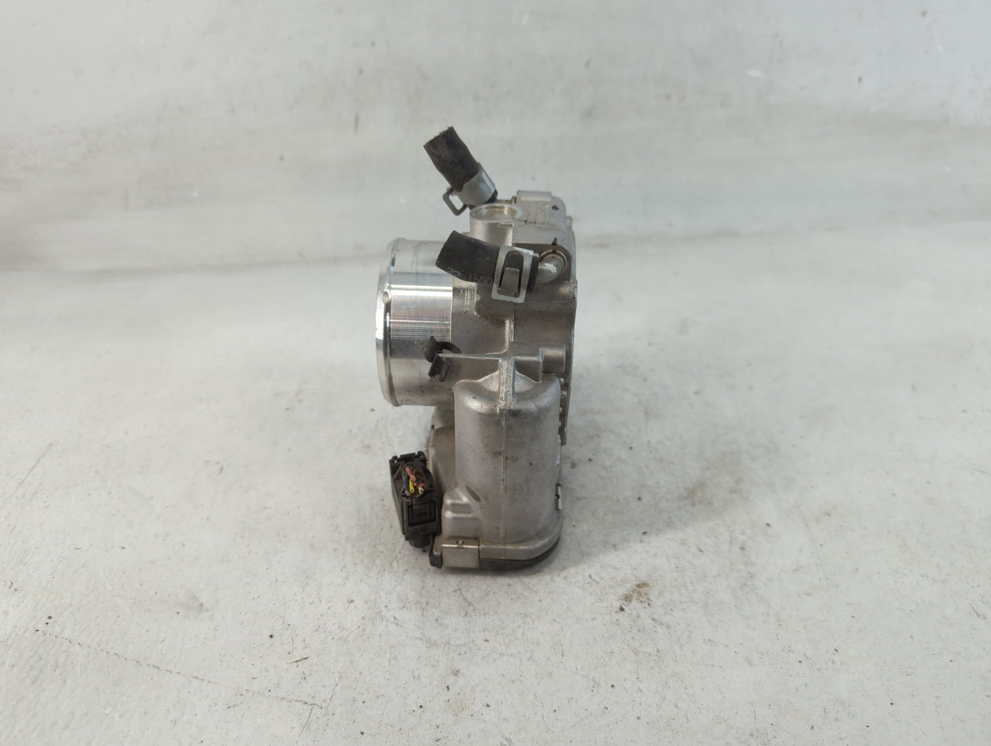 2015-2019 Hyundai Sonata Throttle Body P/N:35100-2G600 Fits Fits 2015 2016 2017 2018 2019 2020 2021 OEM Used Auto Parts - Oe