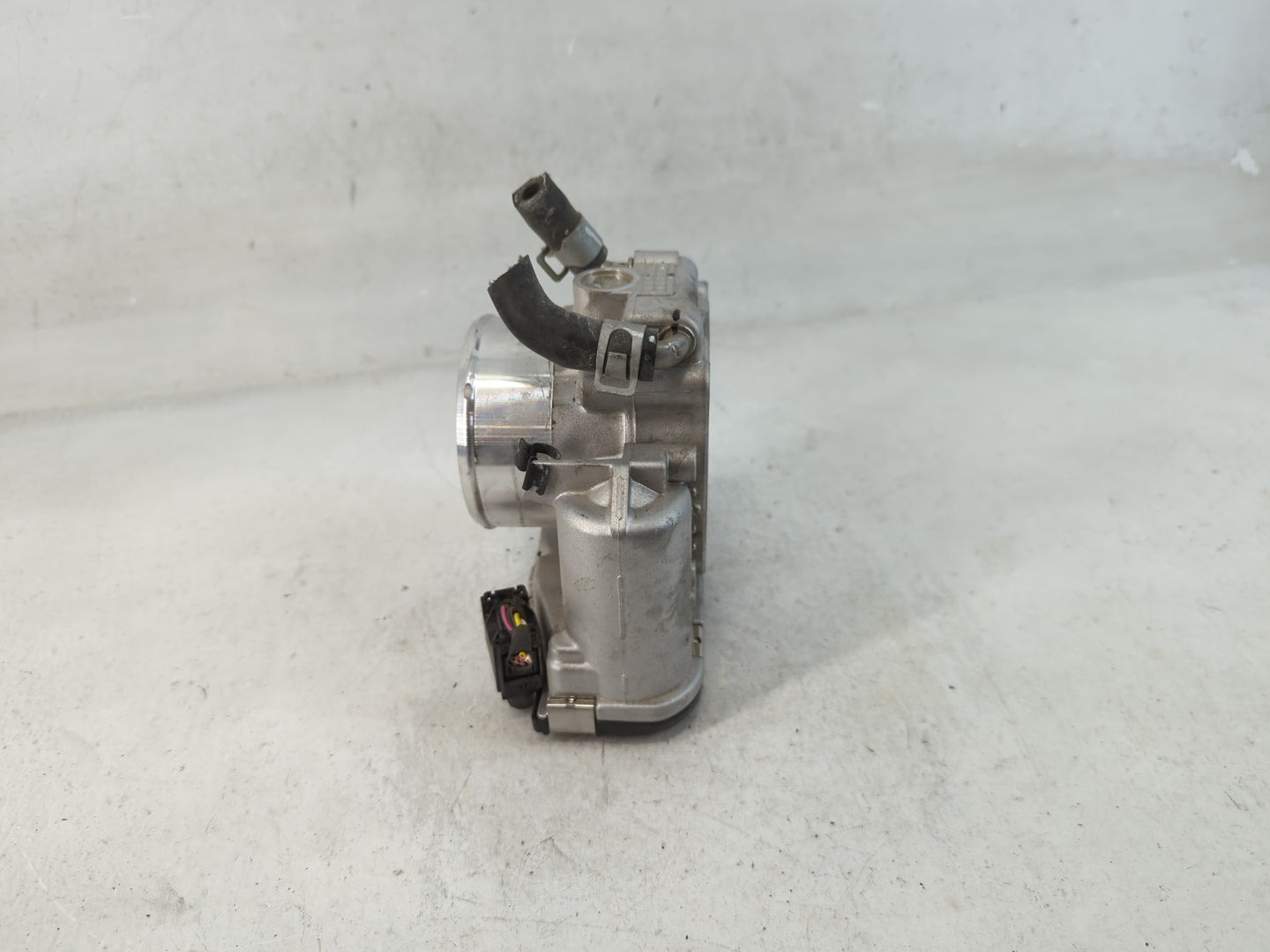 2015-2019 Hyundai Sonata Throttle Body P/N:35100-2G600 Fits Fits 2015 2016 2017 2018 2019 2020 2021 OEM Used Auto Parts - Oe